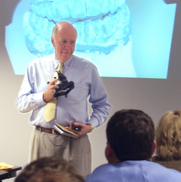 Dr. Pete Dawson from the Dawson Acedemy teaching dental students